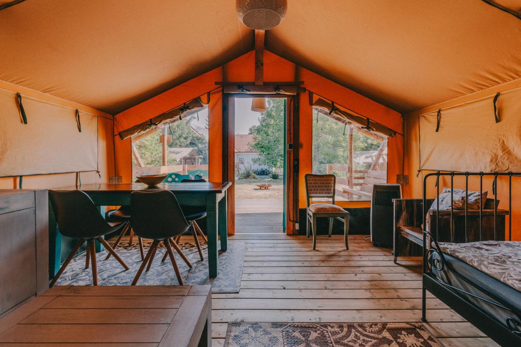 Rendes Glamping Hotel Balatonrendes Exterior foto